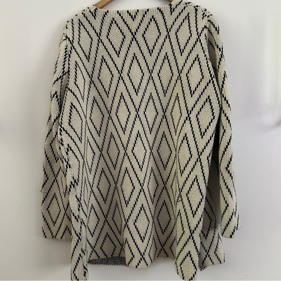 Women’s Oliver Geometric Cream and Black Cardigan Sweater XL - Picture 3 of 3